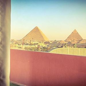 Deluxe Twin Room Pyramids view